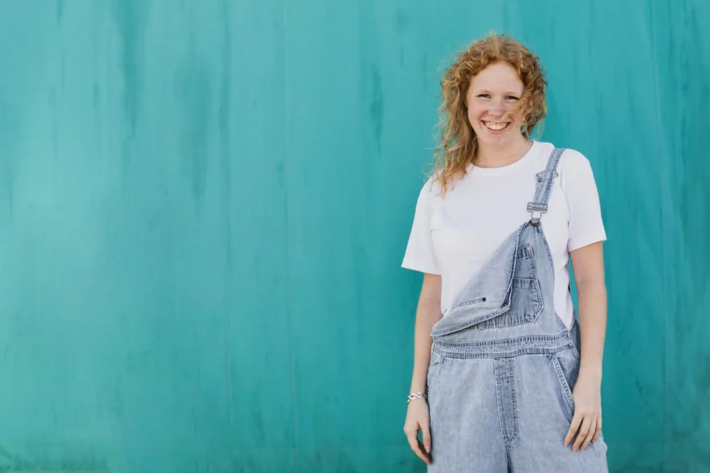 How a T-Shirt Should Fit a Woman_11zon